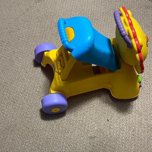Fisher-Price 3-in-1 Sit, Stride &
Ride Interactive Lion - Picture 9 of 17